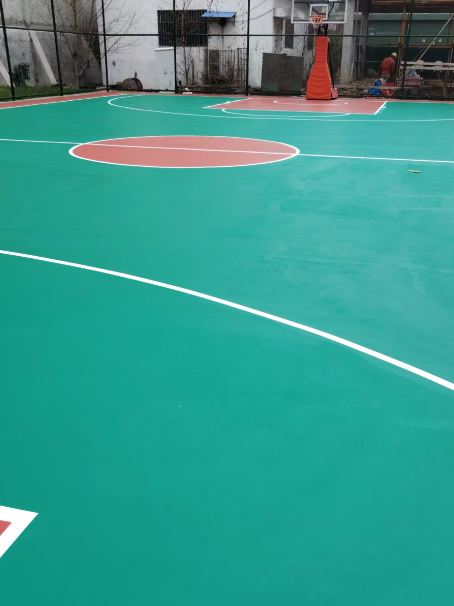 三江 球场长期使用易出现地面开裂